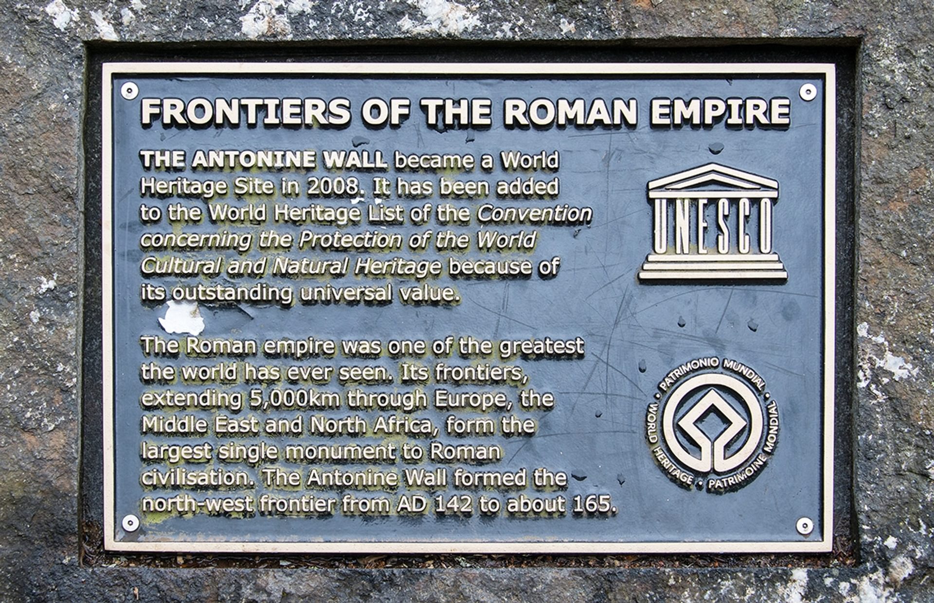 © Crown Copyright HES
A brass plaque with text on it. ‘The Frontiers of the Roman Empire.
The Antonine Wall became a World Heritage Site in 2008.’ © Crown Copyright HES
A brass plaque with text on it. ‘The Frontiers of the Roman Empire.
The Antonine Wall became a World Heritage Site in 2008.’