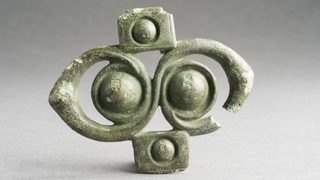 © Crown Copyright HES
A decorative metal horse harness fitting from Carriden, near Kinneil on Antonine Wall. © Crown Copyright HES
A decorative metal horse harness fitting from Carriden, near Kinneil on Antonine Wall.