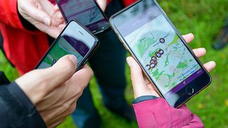 © Historic Environment Scotland
Three sets of hands seen from above. They hold mobile phones showing the Antonine Wall interactive map. © Historic Environment Scotland
Three sets of hands seen from above. They hold mobile phones showing the Antonine Wall interactive map.