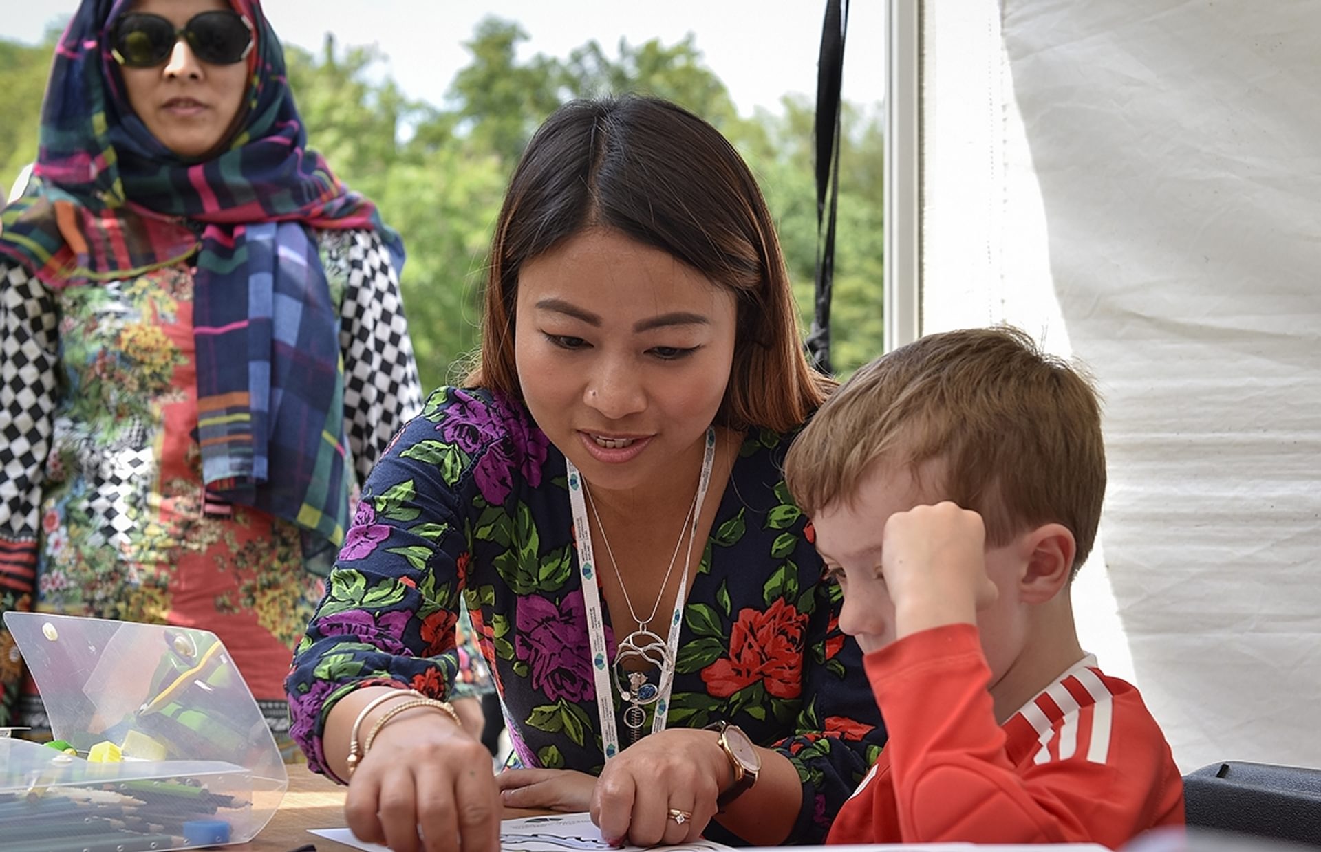 © Alastair Ross
Glasgow Mela 2019, a woman watches another woman and child at a table in a tent using Antonine Wall educational resources. © Alastair Ross
Glasgow Mela 2019, a woman watches another woman and child at a table in a tent using Antonine Wall educational resources.