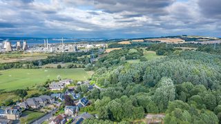 © Rediscovering the Antonine Wall
Inveravon Fort or annexe site. Woods to the right with fields, houses, and Grangemouth to the left. The Forth estuary beyond. © Rediscovering the Antonine Wall
Inveravon Fort or annexe site. Woods to the right with fields, houses, and Grangemouth to the left. The Forth estuary beyond.