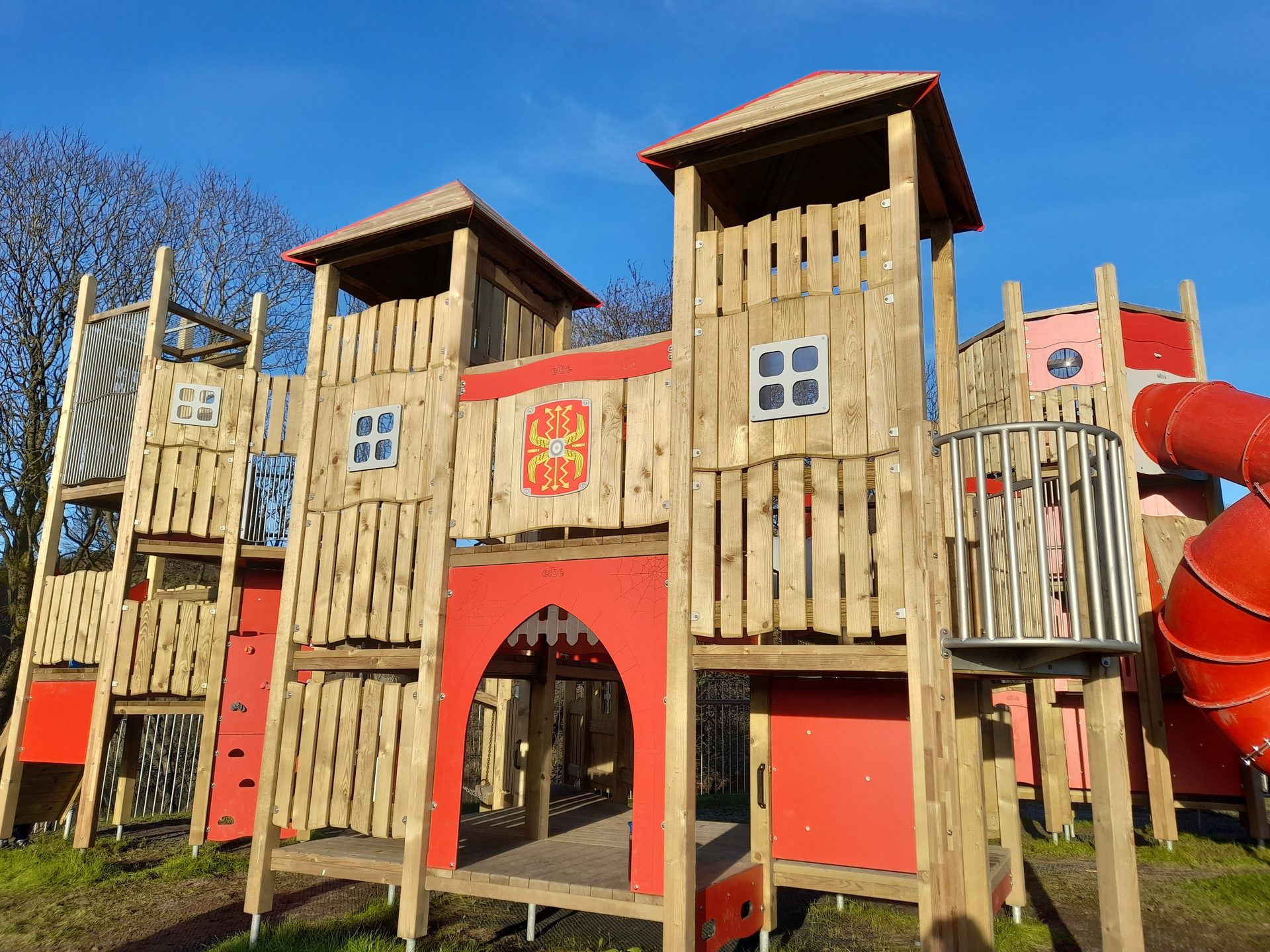 image of childrens' play park fort image of childrens' play park fort